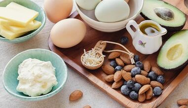 کیٹو ڈائیٹ پر کھانے کی اجازت دی گئی